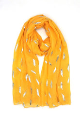 Scarf with feather pattern